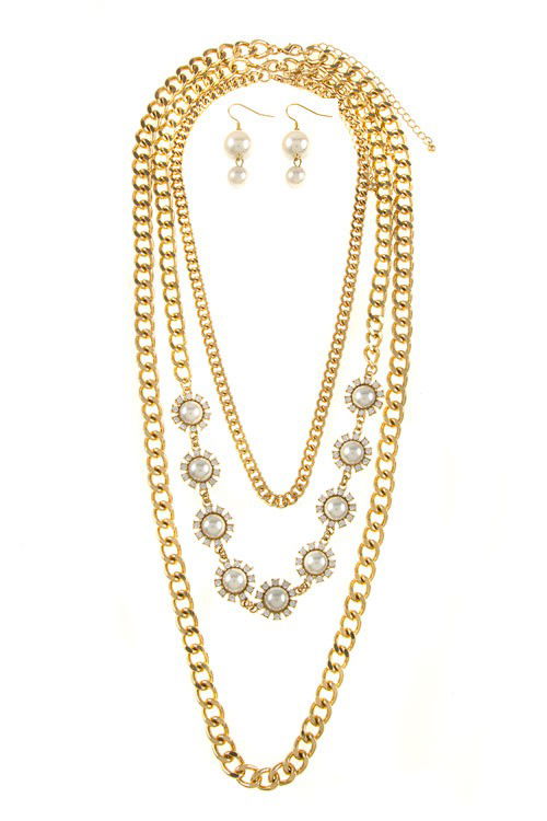 VINTAGE NECKLACE SET - - The Queens Hanger Boutique -